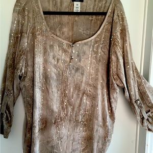 Olive green w/sequins top in women’s plus size 2X. Totally detailed & unique